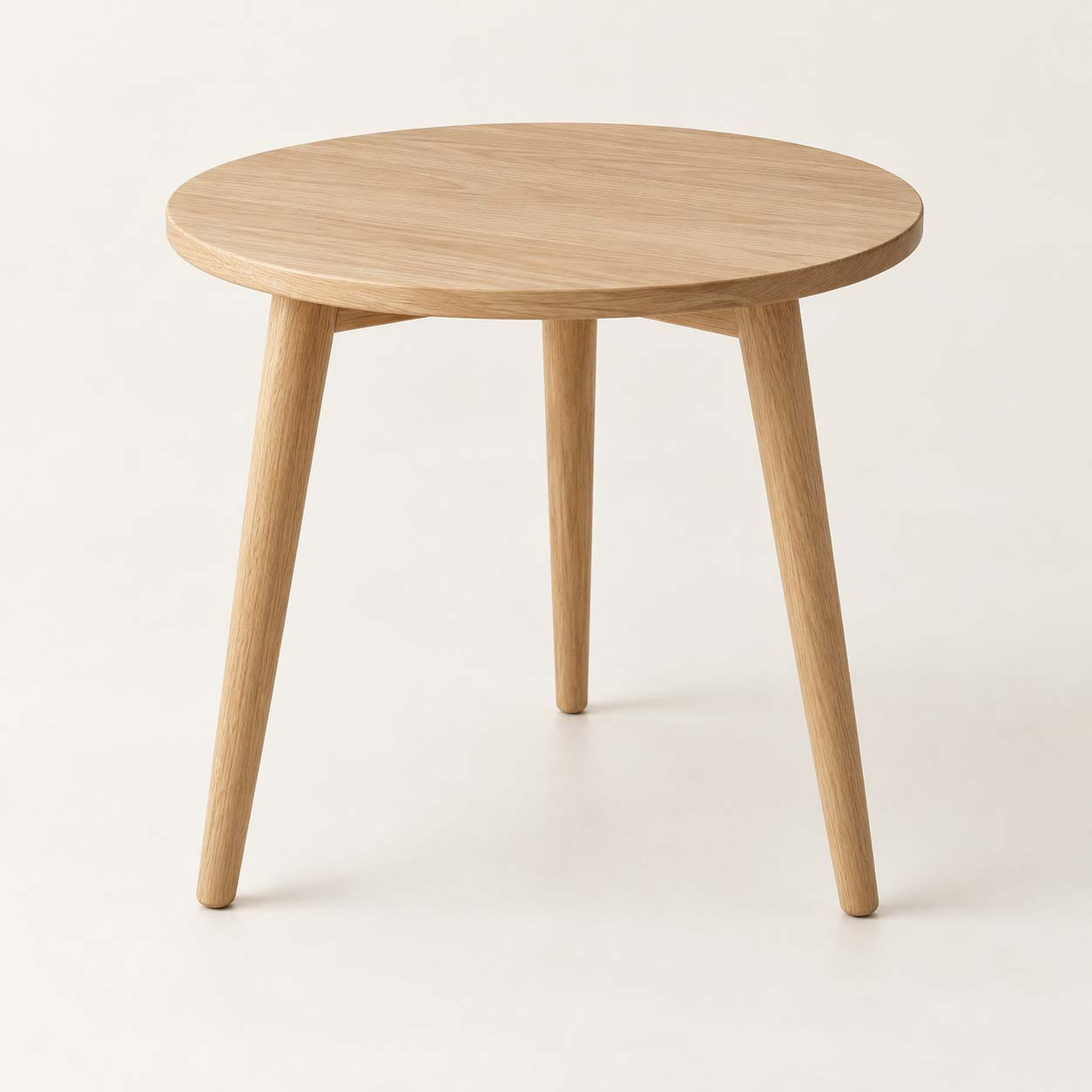 Sidobord i ek - produktkort från din Shopify-butik Runt sidobord i ek med tre ben