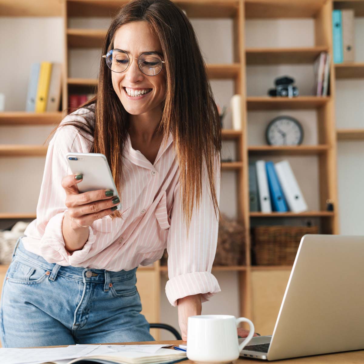 Skicka SMS online med schemaläggning och personalisering